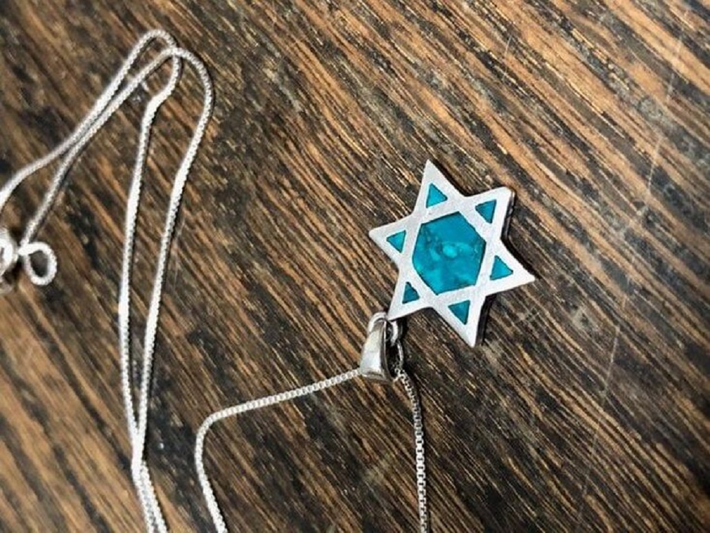 Image of a necklace with Star of David shape