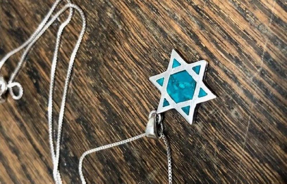 Image of a necklace with Star of David shape